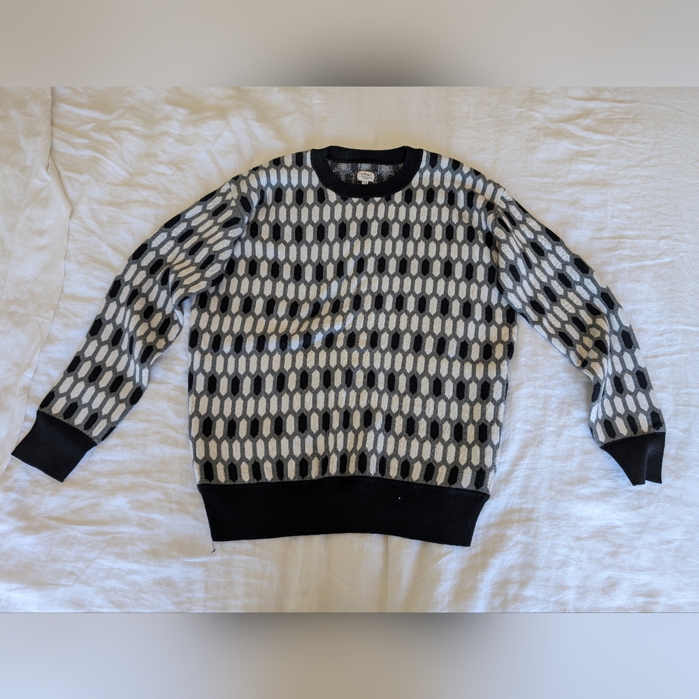 Men's Black and Gray Patterned Sweater